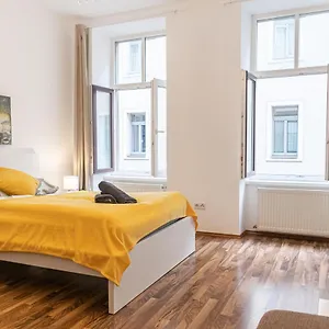  Apartament Peaceful 1br Apt. Near Metro Station Langenfeldg. Austria
